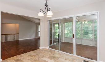 925 Westrun Dr, Ballwin, MO 63021