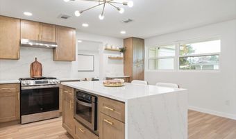 490 MAKO Dr, Atlantic Beach, FL 32233