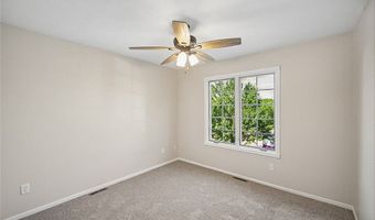2205 Country Cove Ln, Altoona, IA 50009