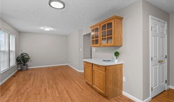 660 Village Green Blvd E, Adams Twp., PA 16046