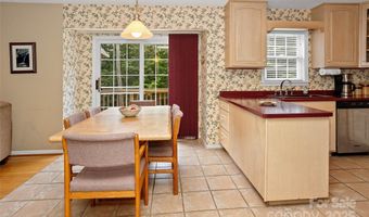 6 Oak Grove Rd, Arden, NC 28704