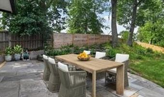 250 ASPEN St, Alexandria, VA 22305