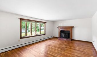 105 Fairfield Dr, North Kingstown, RI 02852