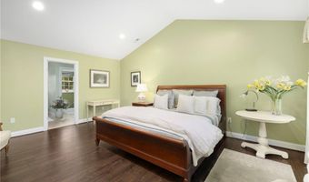 10 Honey Lou Ct, Cranston, RI 02921