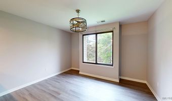 5 Southcreek Ct C, Amherst, NY 14051