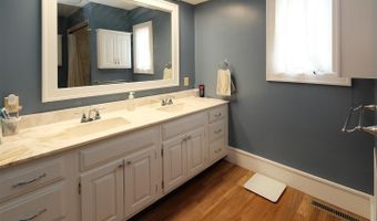 804 6th Ave, Alton, IA 51003