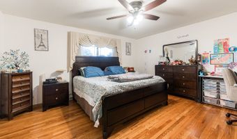 1527 W Holtz Ave, Addison, IL 60101