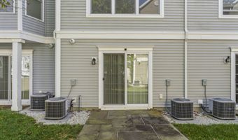 403 Copper Square Dr 403, Bethel, CT 06801