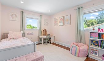 2 Lydia Ct, Albertson, NY 11507