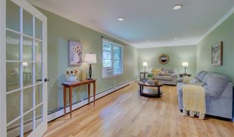 31 Edgewater Rd, Narragansett, RI 02882