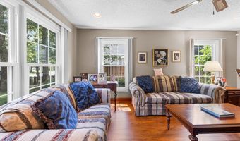 16 Tanglewood Dr, Barnegat, NJ 08005
