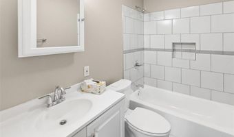 1129 E 7th St, Alton, IL 62002