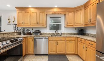 7 Jencks Rd, Cumberland, RI 02864