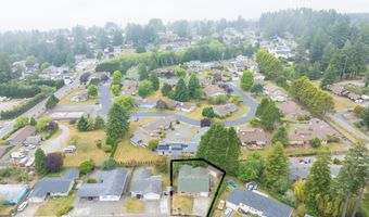 821 KEVIN Pl, Brookings, OR 97415