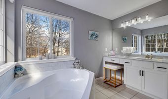 3305 Mountain Terrace Dr, Blakeslee, PA 18610