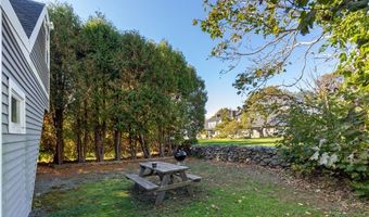 4 James St, Middletown, RI 02842