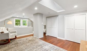 15 Berwick Pl, East Providence, RI 02916