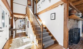 40 Charlotte Ave, North Kingstown, RI 02874