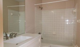 1043 Oakwood Farms Ln, Ballwin, MO 63021