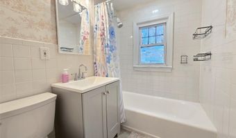 19 Kent Pl, Amityville, NY 11701