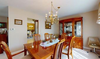 1608 E Crabtree Dr, Arlington Heights, IL 60004