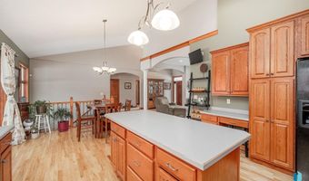 2225 E Byrum Cir, Brandon, SD 57005