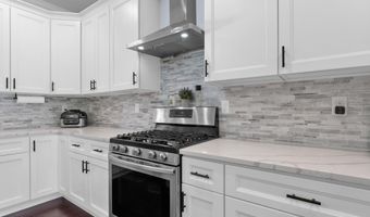 1352 Anchor Ave, Beachwood, NJ 08722