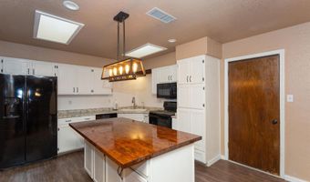 2105 W Briscoe Ave, Artesia, NM 88210