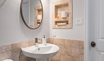 2317 S QUEEN St, Arlington, VA 22202