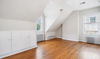 121 S FENWICK St, Arlington, VA 22204