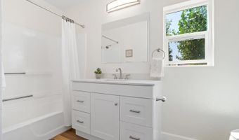 1055 S Wright Rd, Santa Rosa, CA 95407