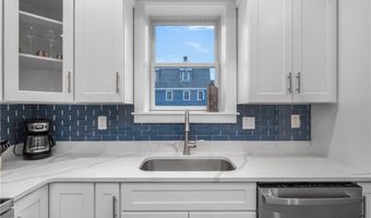 10 Braman St 1, Newport, RI 02840