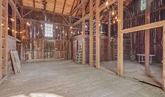 8893 LONGSWAMP Rd, Alburtis, PA 18011