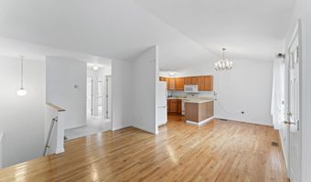 56 Pembroke Rd APT 11, Danbury, CT 06811