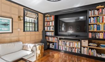 35 Second St, Newport, RI 02840