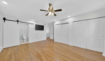 107 Falmouth Dr, Ballwin, MO 63011