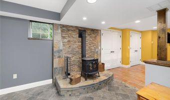 10 Honey Lou Ct, Cranston, RI 02921