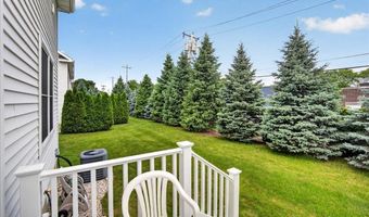 29 Mulberry Dr, Albany, NY 12205