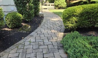 11 Lyon Rd, Middletown, NJ 07748