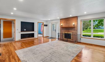603 1st St E, Altoona, IA 50009
