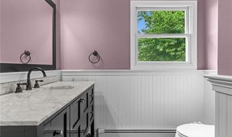43 Peckham Pl, Bristol, RI 02809