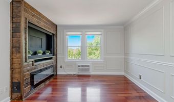 922 S WASHINGTON St 311, Alexandria, VA 22314