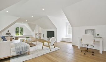 8 Fado Ln, Cos Cob, CT 06807