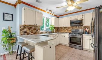 156 Magnolia Ln, Middletown, NJ 07748