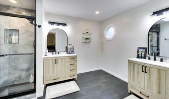 30 Oxford Ct, Algonquin, IL 60102