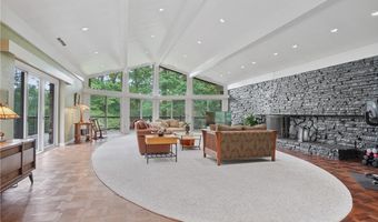 889 Eaton Ave, Akron, OH 44303