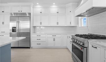 2 Sedge Ct, Narragansett, RI 02882