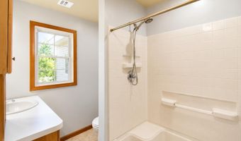138 Church St, Belford, NJ 07718