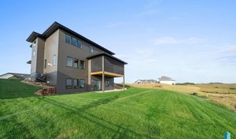 1517 W Autumn Cir, Brandon, SD 57005