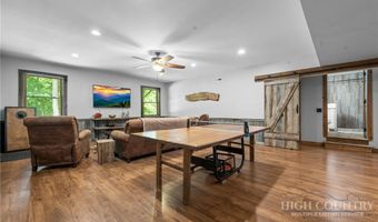 407 Signature Ridge Rd, Banner Elk, NC 28604